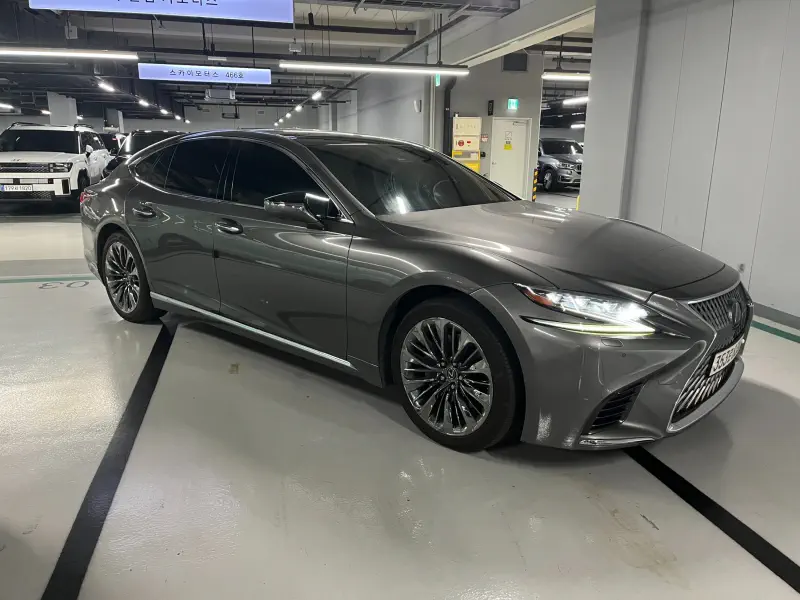 Lexus LS