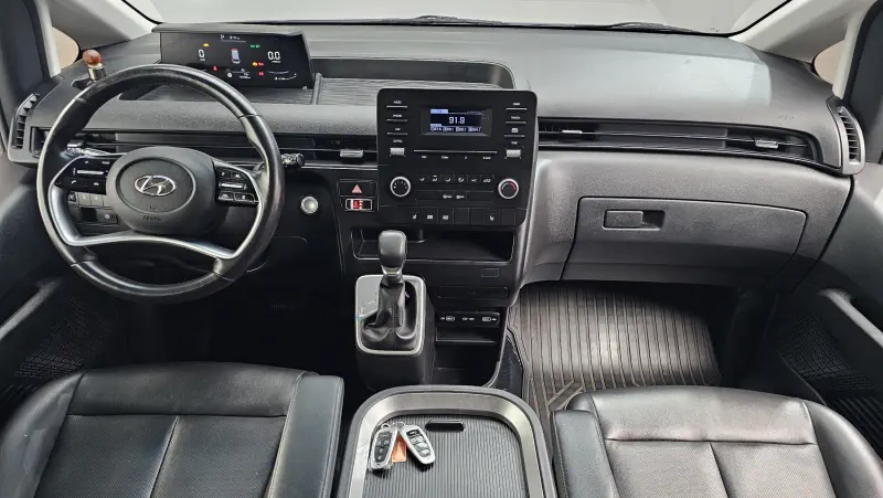 Hyundai Staria