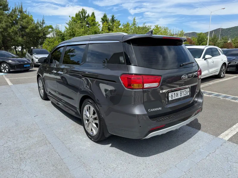 Kia Carnival