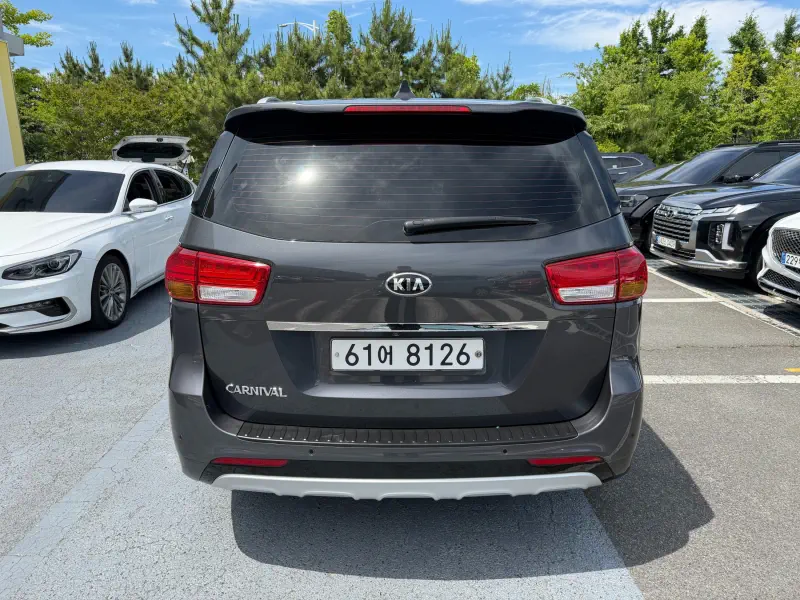 Kia Carnival