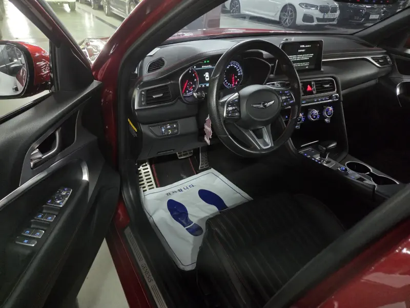 Genesis G70