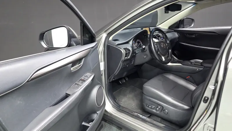 Lexus NX300h