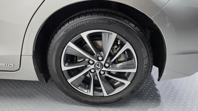 Lexus CT200h