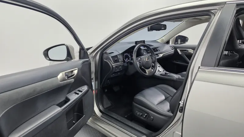 Lexus CT200h