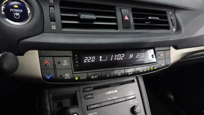 Lexus CT200h