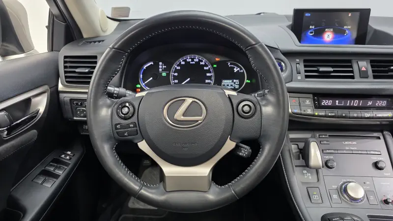 Lexus CT200h