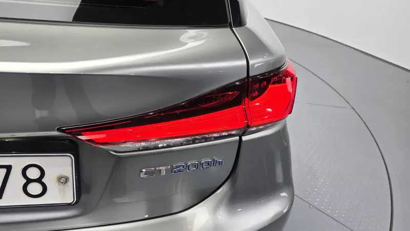 Lexus CT200h