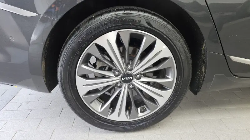 Kia K8