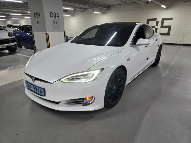 Tesla MODEL S