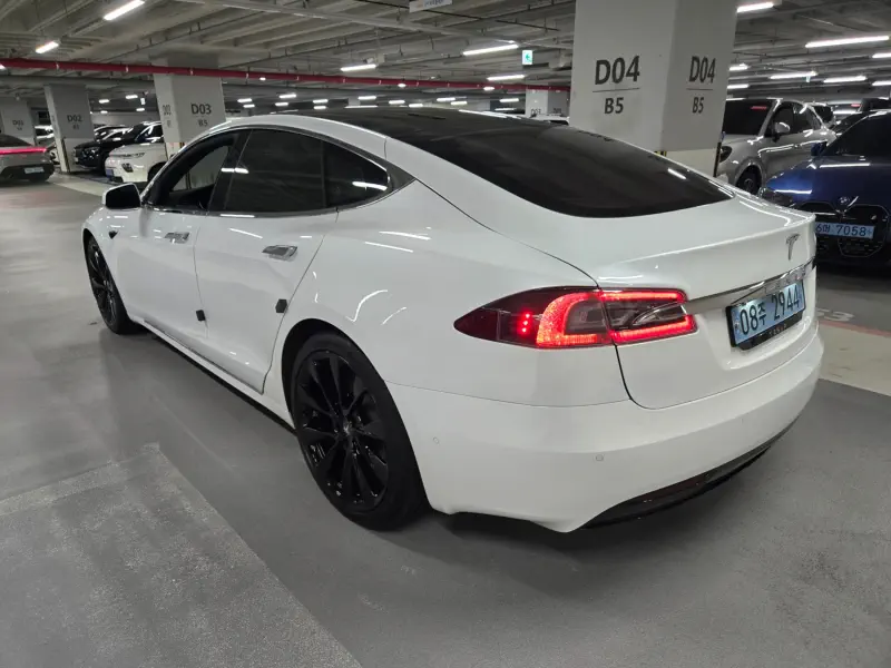 Tesla MODEL S