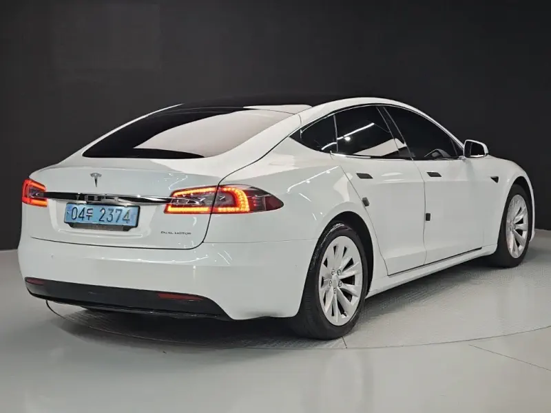 Tesla MODEL S