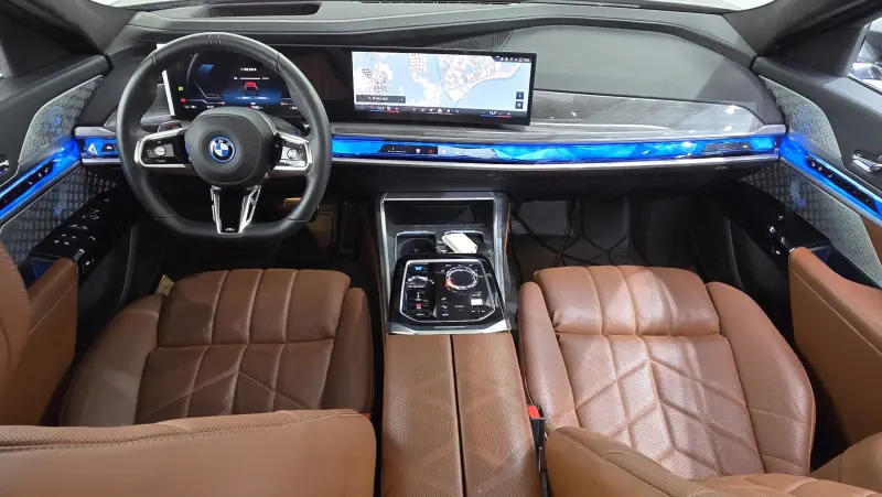 BMW i7