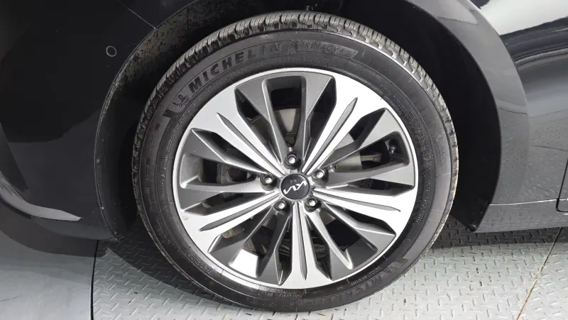 Kia K8