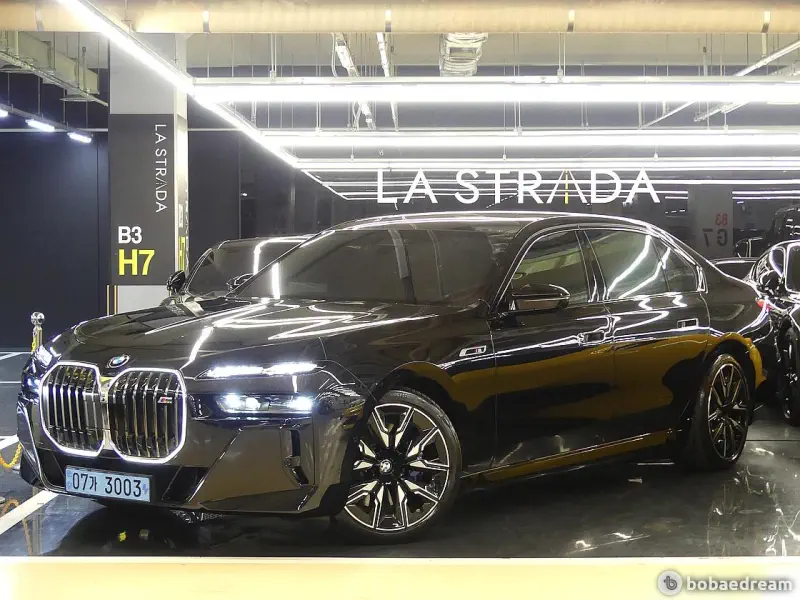 BMW i7
