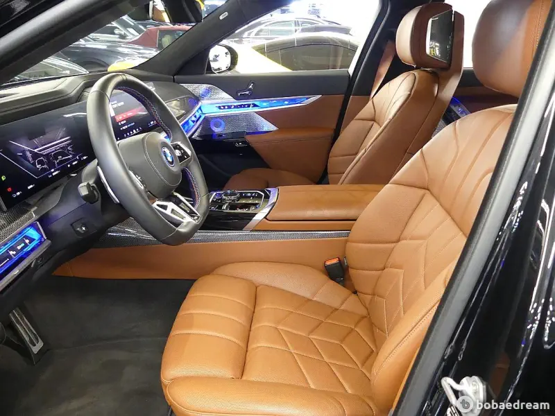 BMW i7