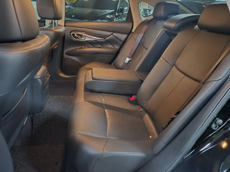 Infiniti Q70