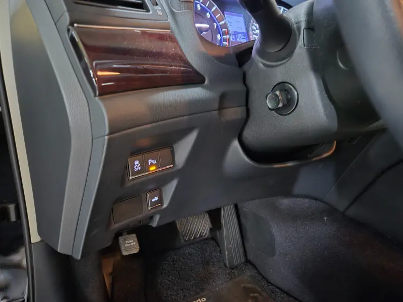 Infiniti Q70