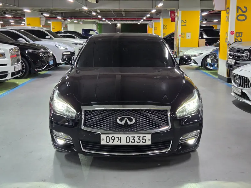 Infiniti Q70