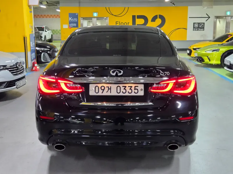 Infiniti Q70