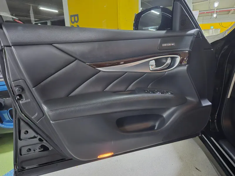 Infiniti Q70
