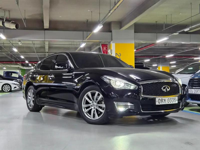 Infiniti Q70