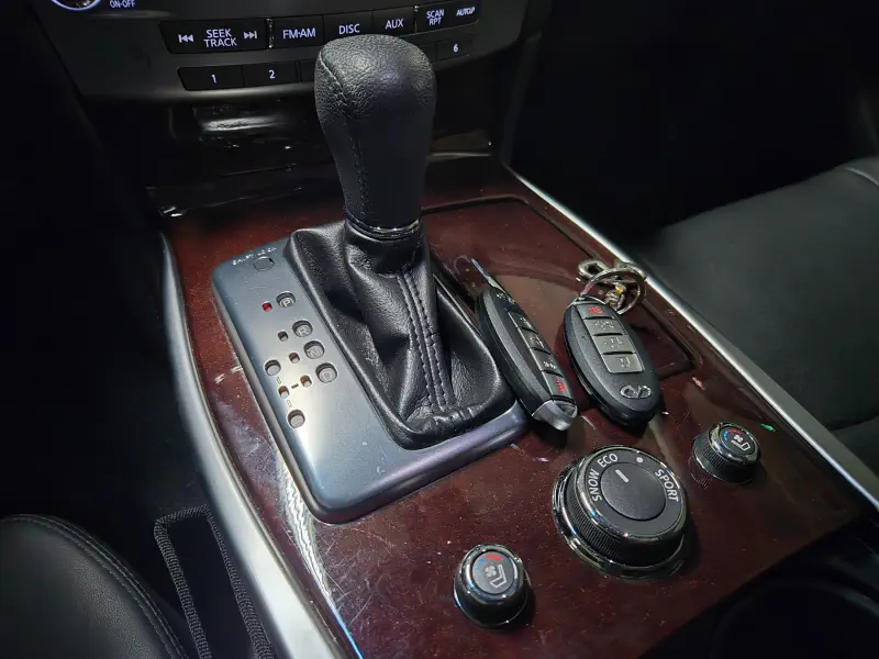Infiniti Q70