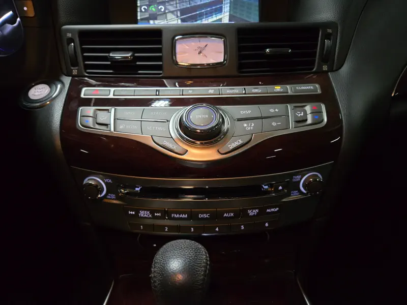 Infiniti Q70