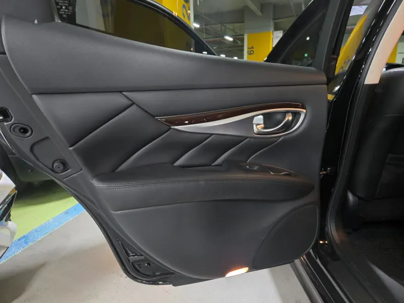 Infiniti Q70