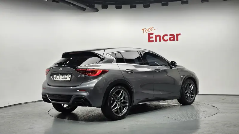 Infiniti Q30