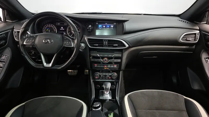 Infiniti Q30