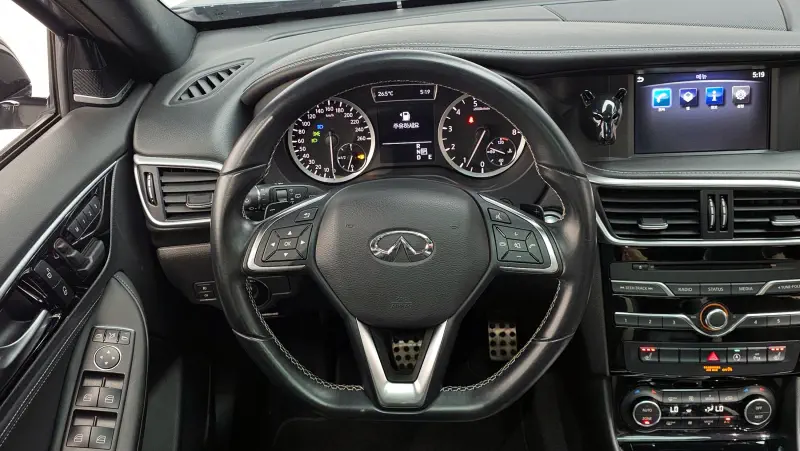 Infiniti Q30