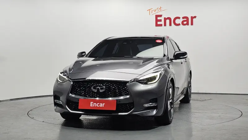 Infiniti Q30