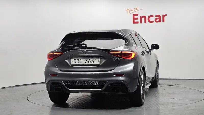 Infiniti Q30
