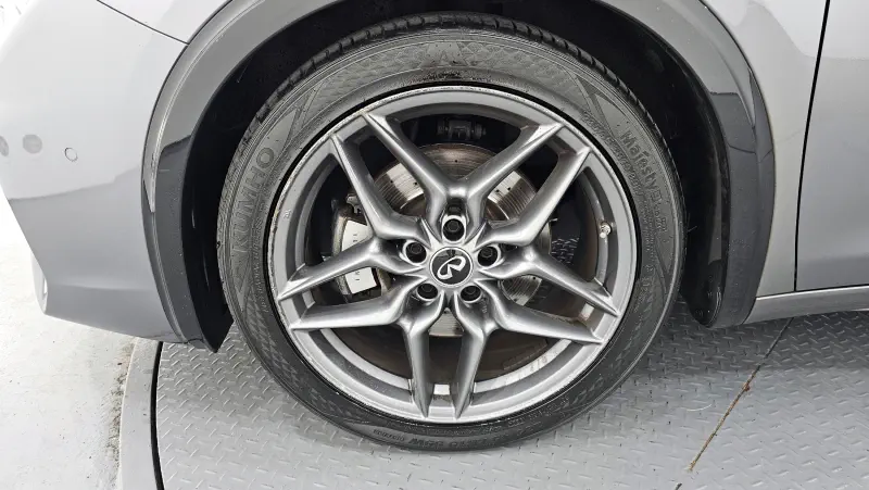Infiniti Q30