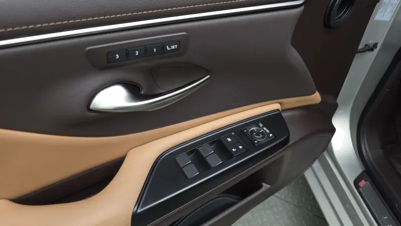 Lexus ES300h