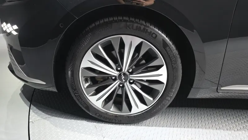 Kia K8
