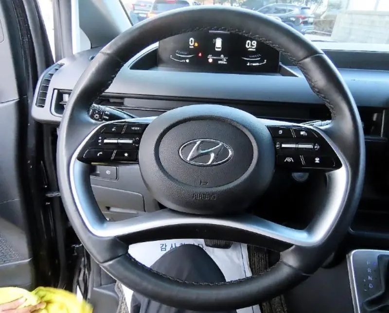 Hyundai Staria