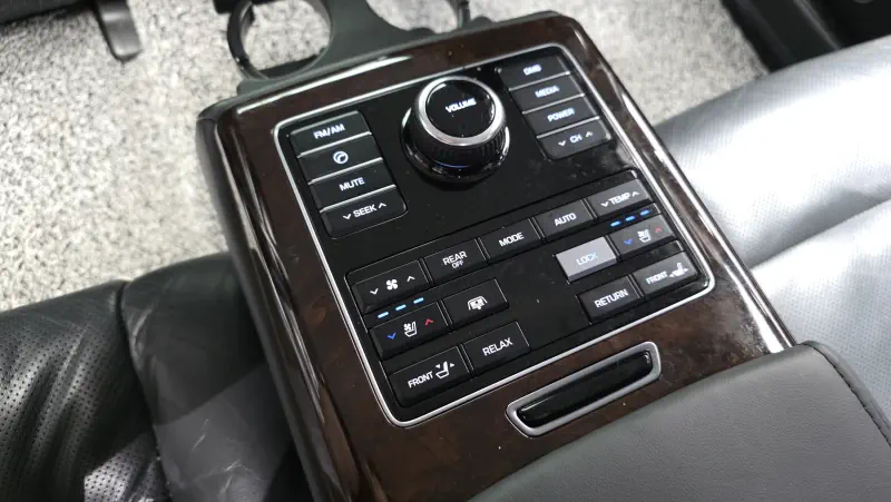 Hyundai Equus
