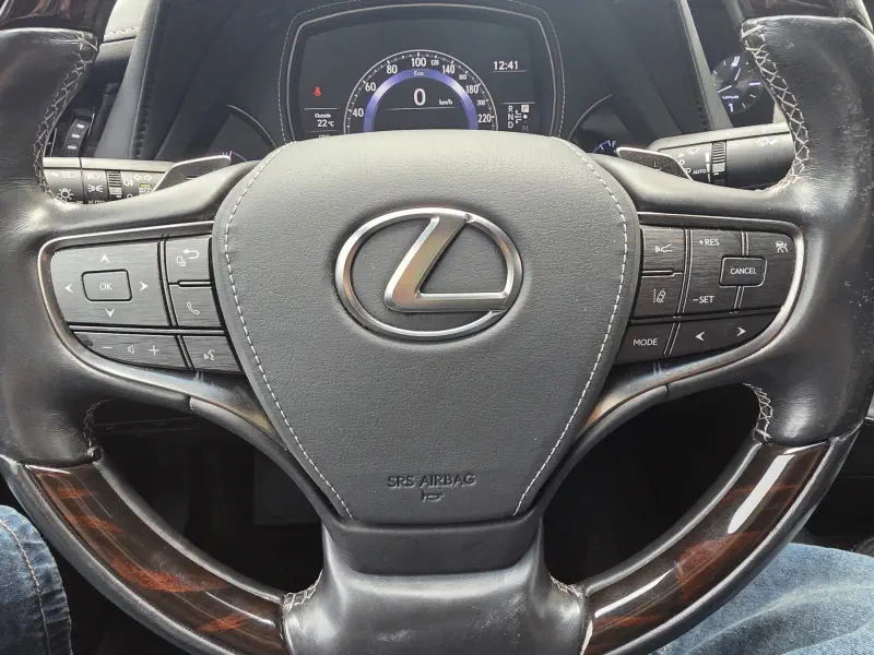 Lexus LS