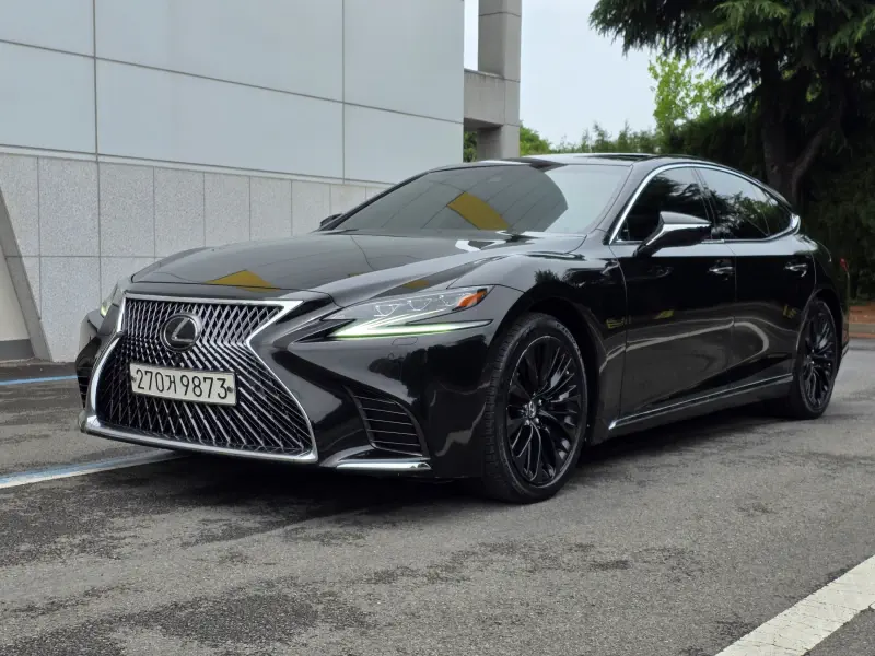Lexus LS