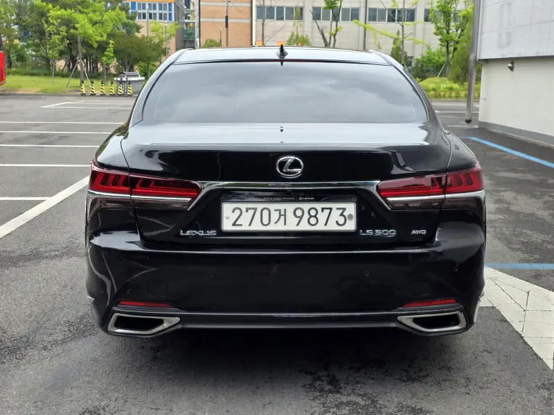 Lexus LS