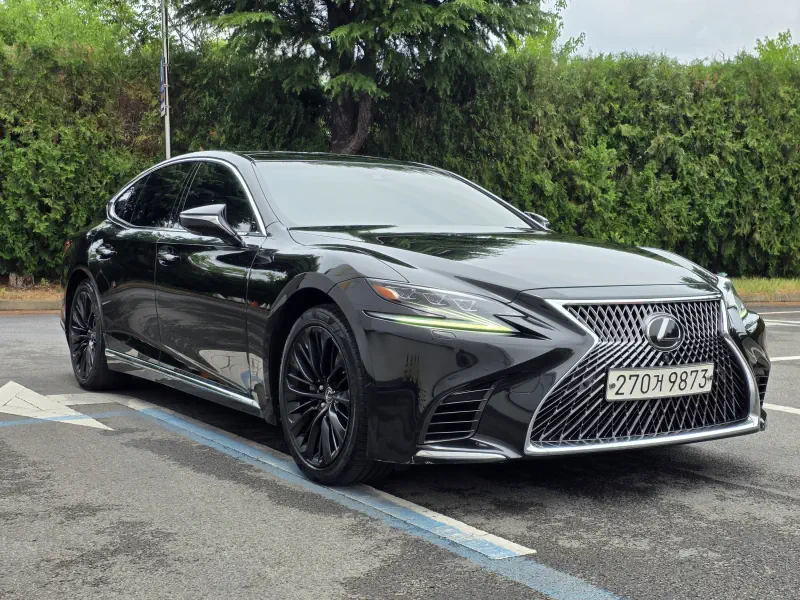 Lexus LS