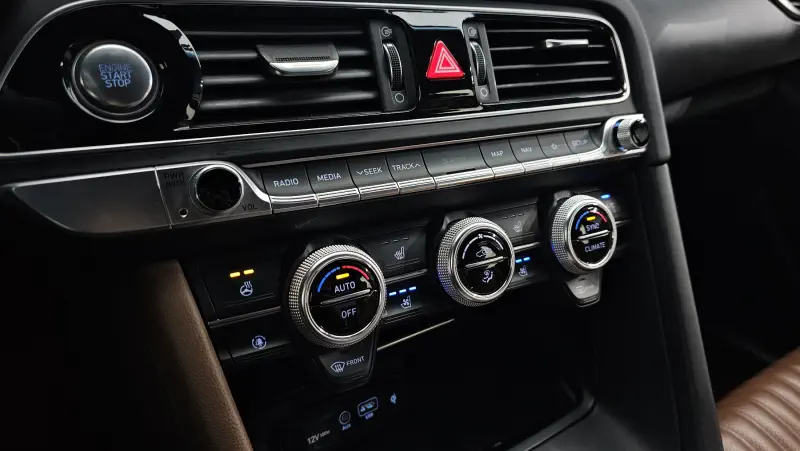 Genesis G70