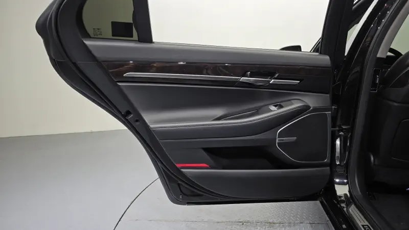 Genesis EQ900