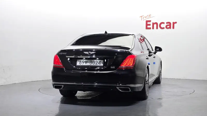 Genesis EQ900