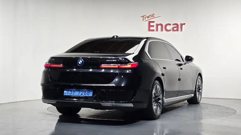 BMW i7