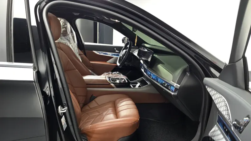 BMW i7