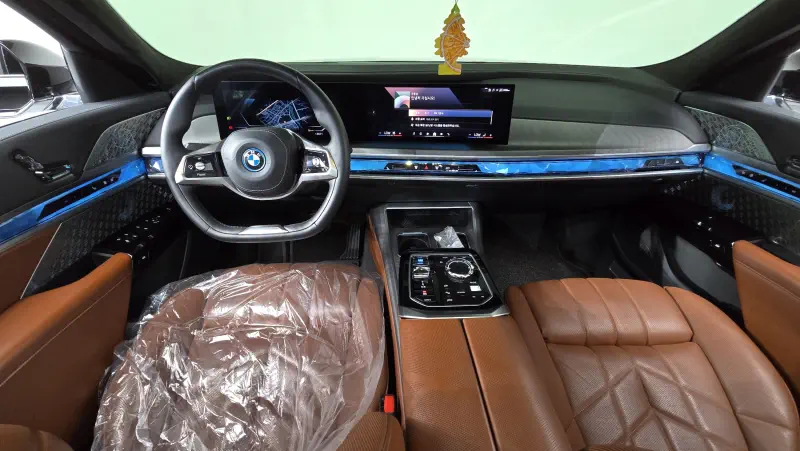 BMW i7