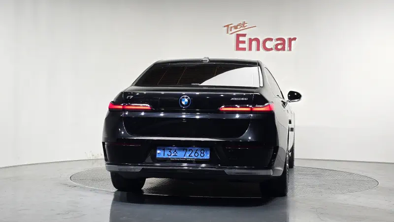 BMW i7