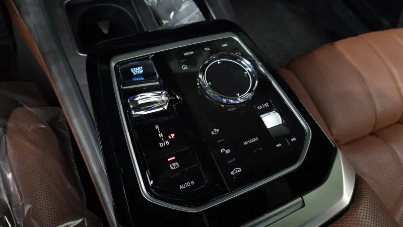 BMW i7